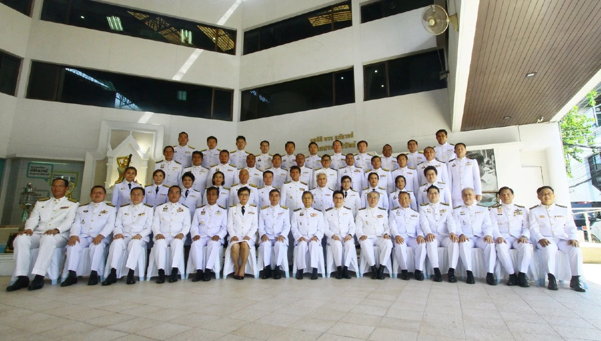 สีสันวันเปิดสภาเหล่าส.ส.แต่งกายตามเพศสภาพกำเนิด