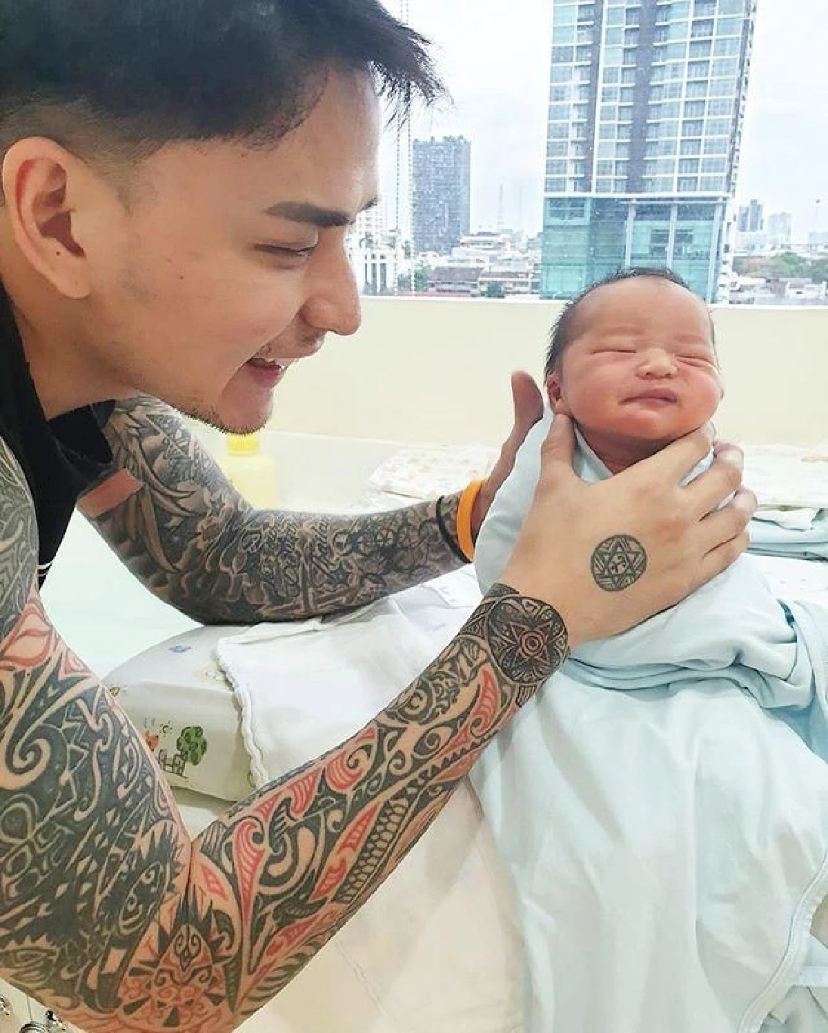 ทั้งรักทั้งหลง! แทค ภรัณยู เข้าใจหัวอกคนเป็นพ่อ หลังมีลูกชายคนแรก น้องภารัน