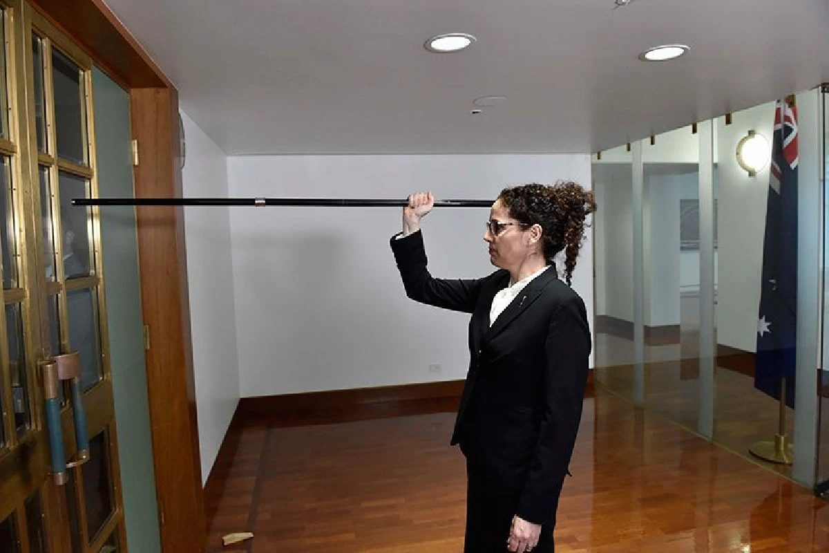 "Black Rod" กับธรรมเนียมเชิงสัญลักษณ์ กันกษัตริย์อังกฤษแทรกแซงการเมือง