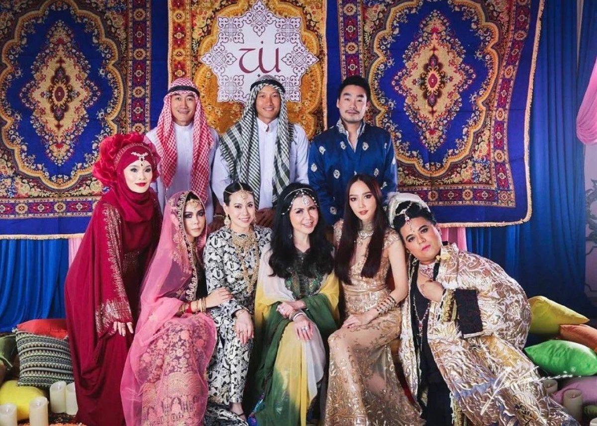 แซ่บทุกลุค! อั้ม พัชราภา แต่งสวยร่วมปาร์ตี้วันเกิดเพื่อนซี้สามคืนติด