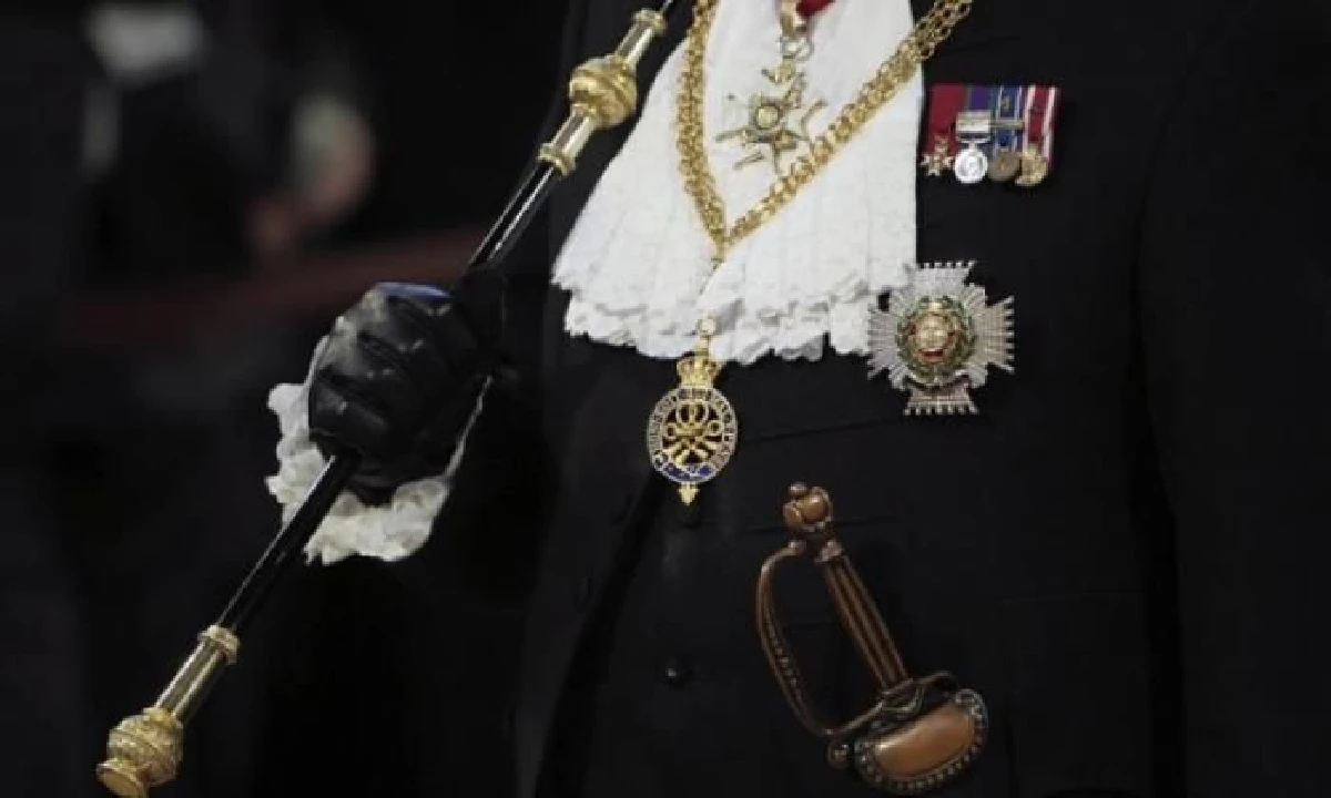 "Black Rod" กับธรรมเนียมเชิงสัญลักษณ์ กันกษัตริย์อังกฤษแทรกแซงการเมือง