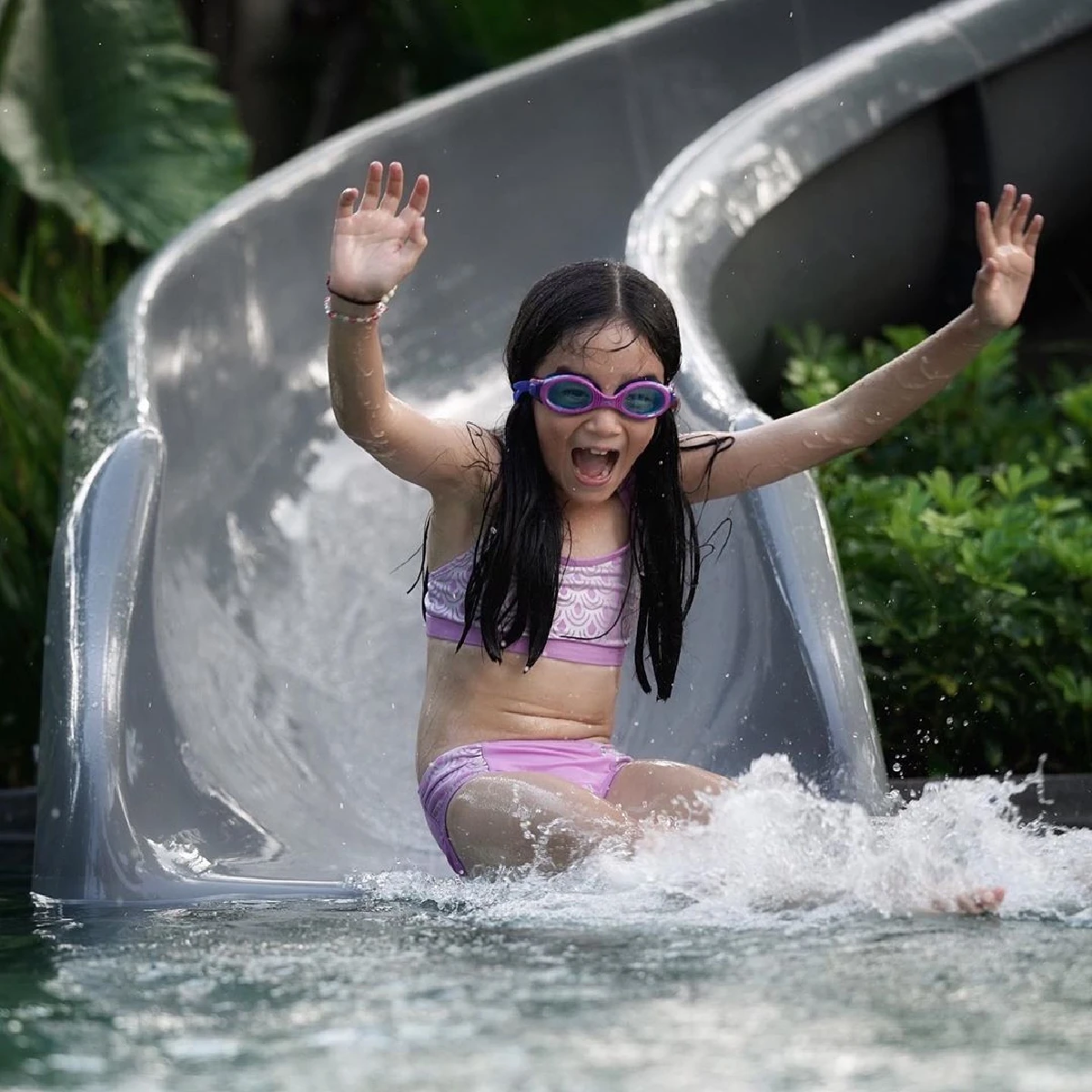 โอ้โหว! "น้องณดา” ลูกสาว “แม่กบ" โพสท่ายากสะบัดผมในน้ำ ฉายแววนางแบบมืออาชีพ