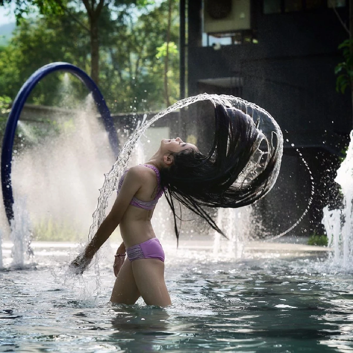 โอ้โหว! "น้องณดา” ลูกสาว “แม่กบ" โพสท่ายากสะบัดผมในน้ำ ฉายแววนางแบบมืออาชีพ