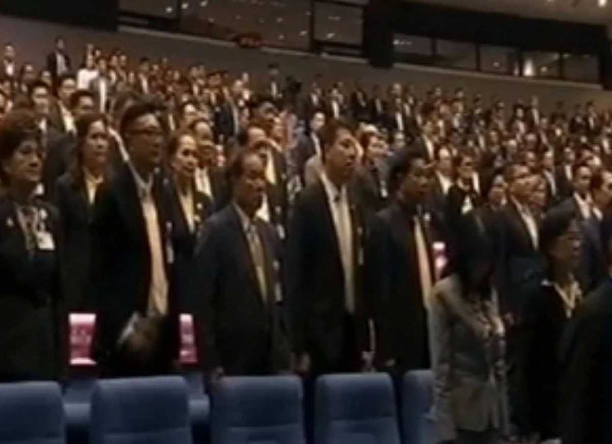 รัฐสภายืนไว้อาลัยการจากไป พล.อ.เปรม ติณสูลานนท์