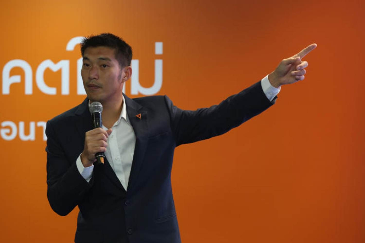 "ธนาธร"ซัดข้ามพรรคโวยประชาธิปัตย์ได้คืบเอาศอกตั้งแง่ร่วมรัฐบาลพลังประชารัฐ "ธนาธร"ซัดข้ามพรรคโวยประชาธิปัตย์ได้คืบเอาศอกตั้งแง่ร่วมรัฐบาลพลังประชารัฐ