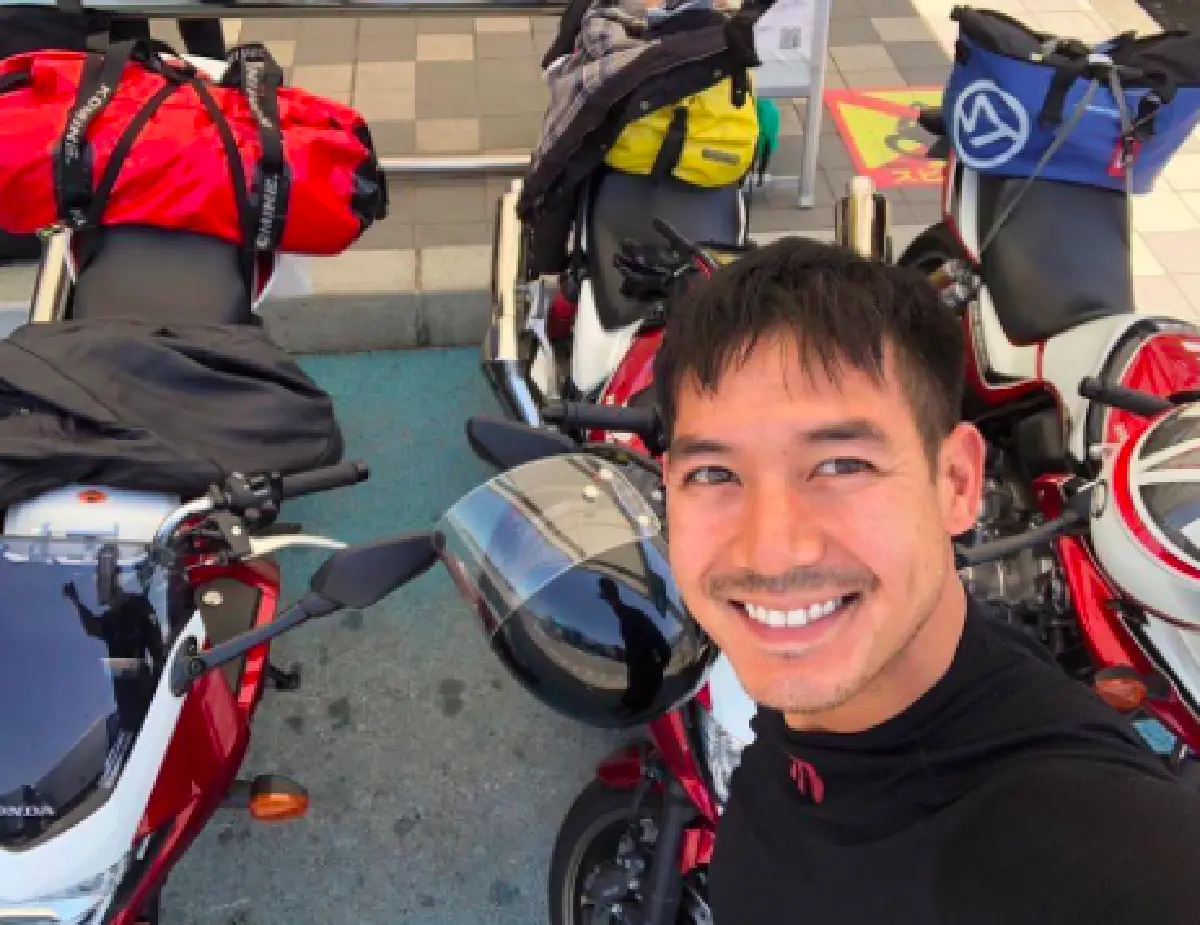 “เวียร์” เรียกเสียงฮา..โชว์รอยเสื้อขาดรูใหญ่ใต้วงแขน หลังใส่ขับรถมา 6 ปี