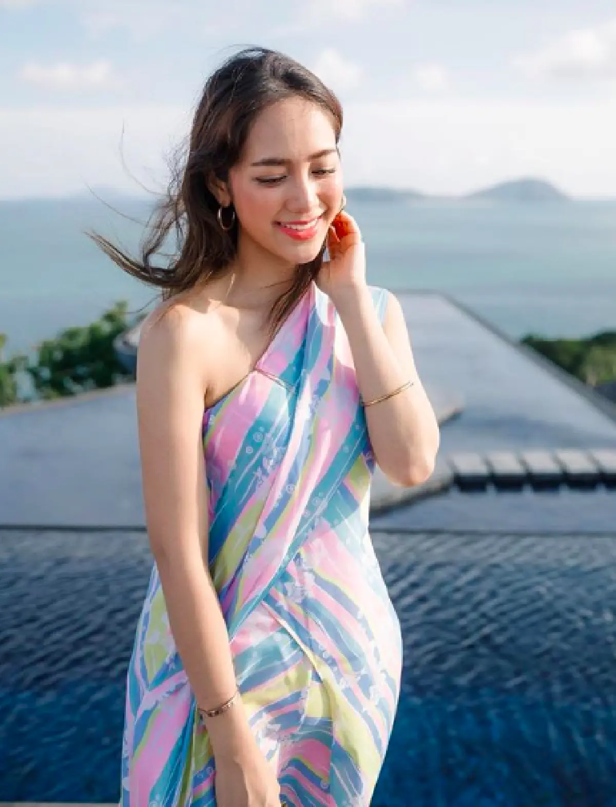 จีบได้..พ่อบอกแล้ว "แม็กกี้ อาภา" โชว์หุ่นแซ่บ อวดผิวเนียนสวยท้าแดด