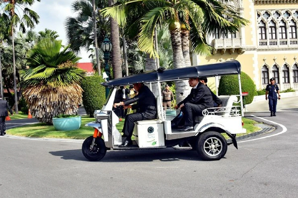 นายกฯ โชว์ขับตุ๊กตุ๊กรอบทำเนียบพร้อมเผยทูลเกล้าฯ ประธานสภาแล้ว