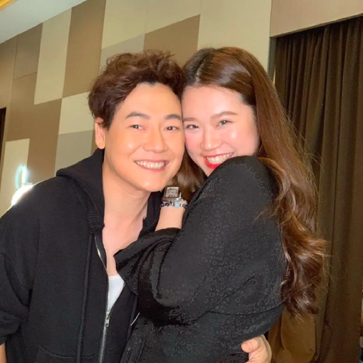 ส่องภาพ "น้องจินนี่” ลูกสาว "ใหญ่ ฝันดี” ที่ตอนนี้โตเป็นสาวสวย แม้แต่พระเอกยังต้องแซว