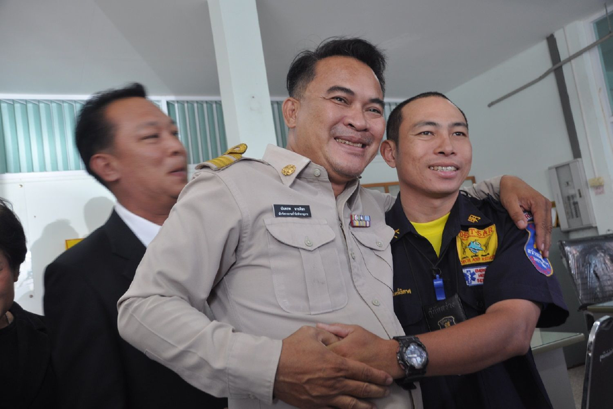 "อภัยให้พี่ด้วยจะไม่ทำอีก"ข้าราชการอบจ.ขอขมาหน่วยกู้ภัย "อภัยให้พี่ด้วยจะไม่ทำอีก"ข้าราชการอบจ.ขอขมาหน่วยกู้ภัย
