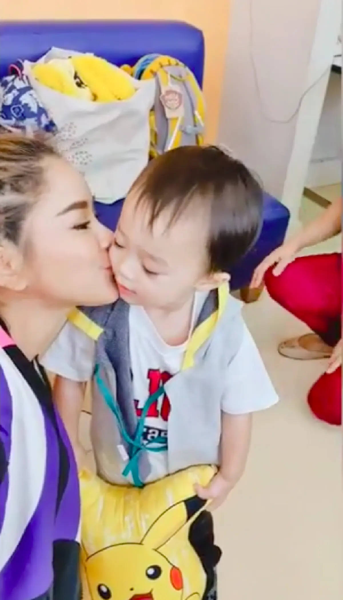 “ก้อย รัชวิน” ทั้งฟินทั้งหลงหนักมาก หลัง “น้องพายุ” คิสไปหลายที