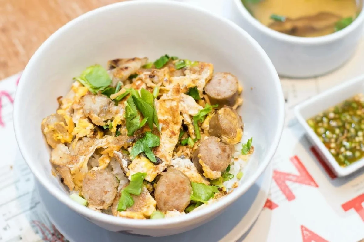 ชิม 'ข้าวแห้ง' ต้นตำรับความอร่อยจากบ้านบึงถึงใจกลางกรุงเทพฯ