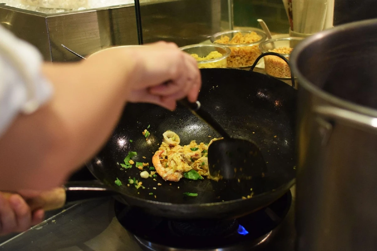 ชิม 'ข้าวแห้ง' ต้นตำรับความอร่อยจากบ้านบึงถึงใจกลางกรุงเทพฯ