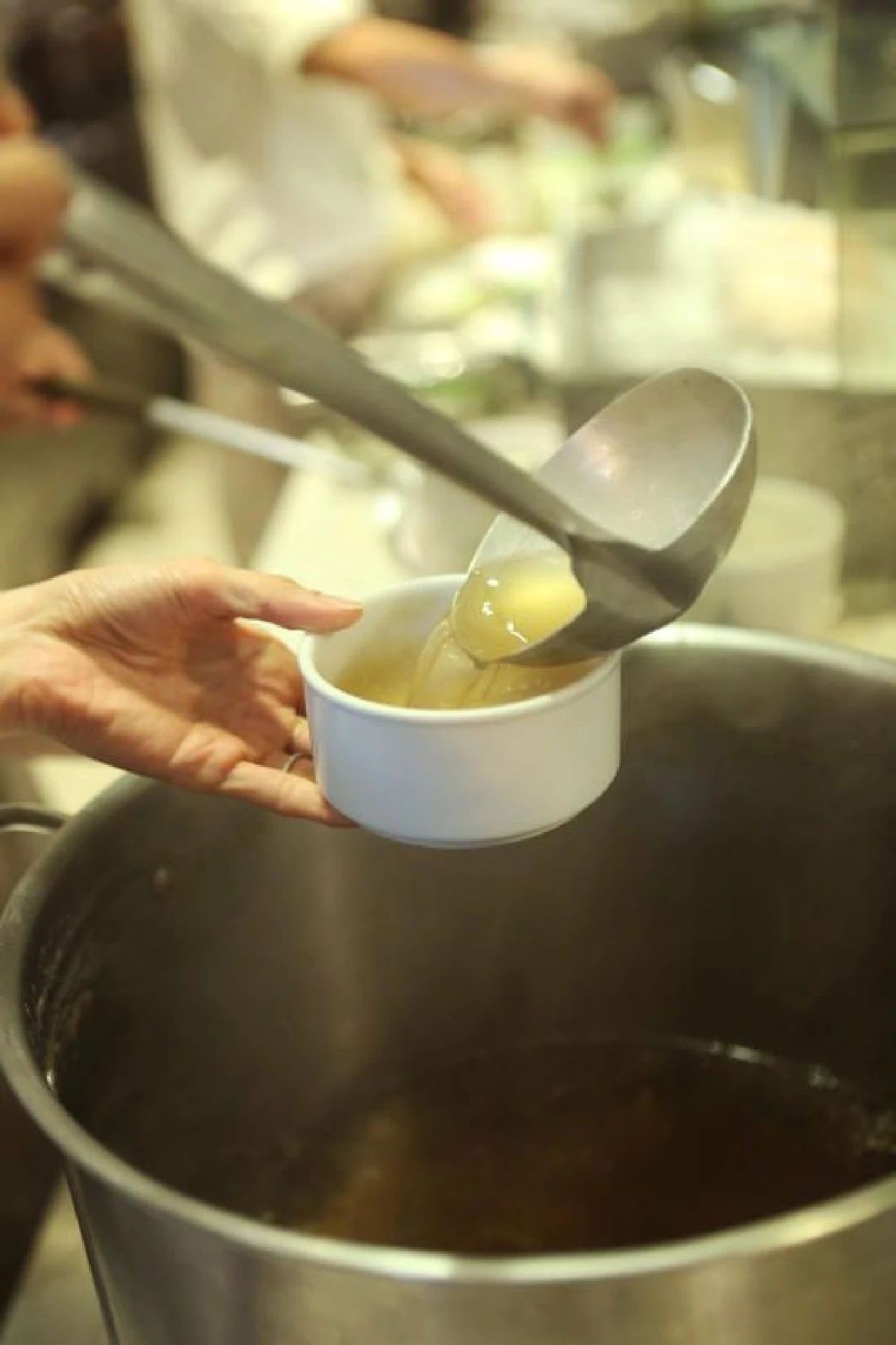 ชิม 'ข้าวแห้ง' ต้นตำรับความอร่อยจากบ้านบึงถึงใจกลางกรุงเทพฯ