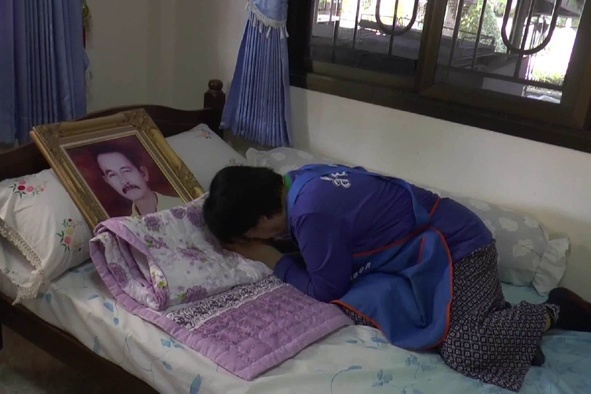 "ไม่ได้บ้าแต่รัก..ทำแล้วสุขใจ"ป้าวัย59ปรนนิบัติสามีแม้จะตายไปนาน9ปี "ไม่ได้บ้าแต่รัก..ทำแล้วสุขใจ"ป้าวัย59ปรนนิบัติสามีแม้จะตายไปนาน9ปี