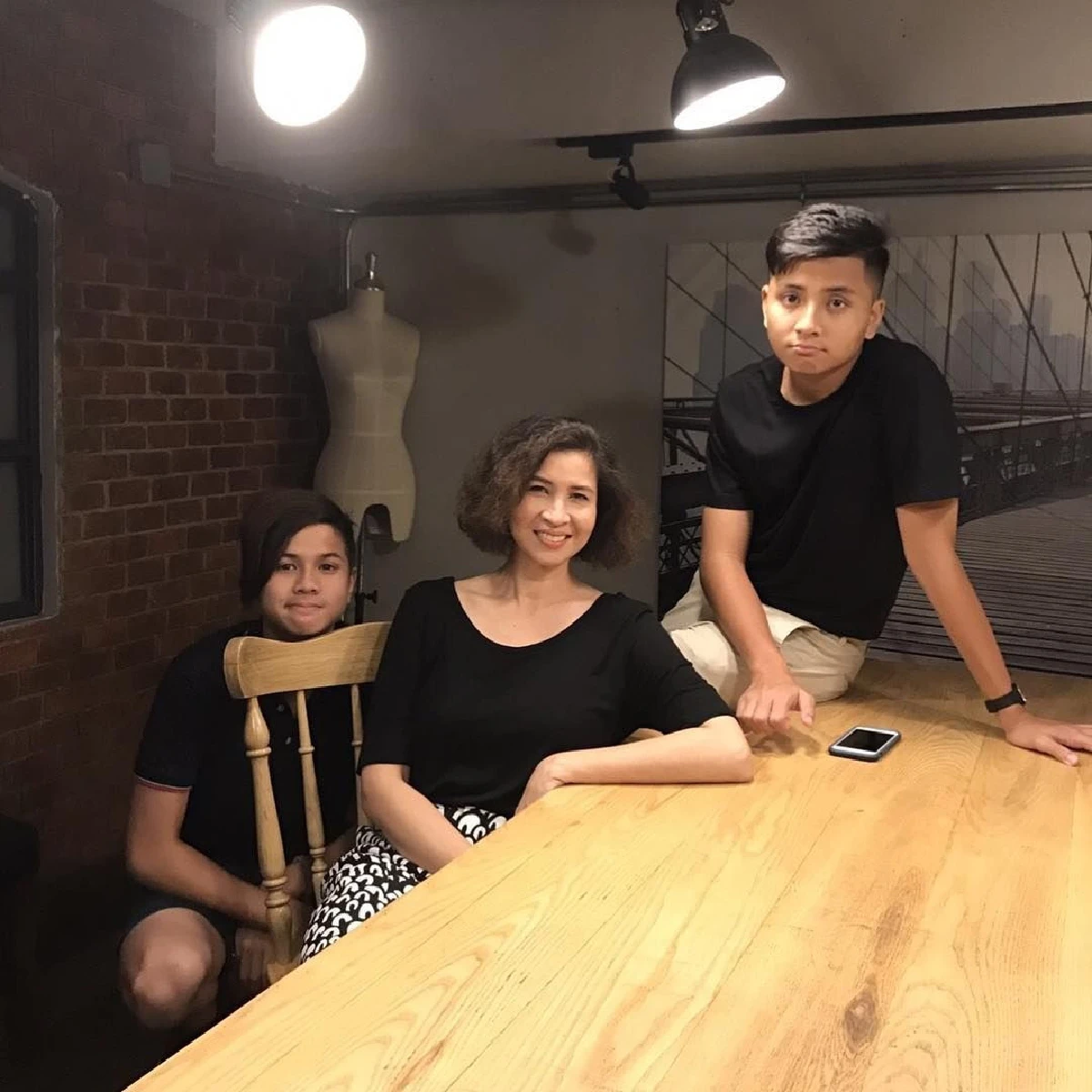 ส่องภาพ น้องอีตั้น ลูกชายคนเล็กของ หมิว ลลิตา โตเป็นหนุ่มหล่อโดนใจสาวๆ