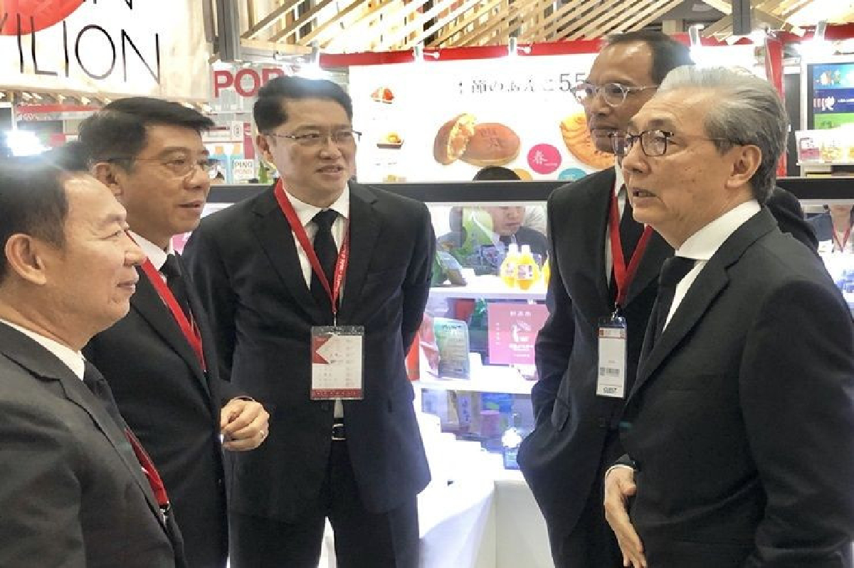 "สมคิด-กรณ์" ชื่นมื่น ชมนวัตกรรมสินค้าเกษตรงาน ThaiFex "สมคิด-กรณ์" ชื่นมื่น ชมนวัตกรรมสินค้าเกษตรงาน ThaiFex