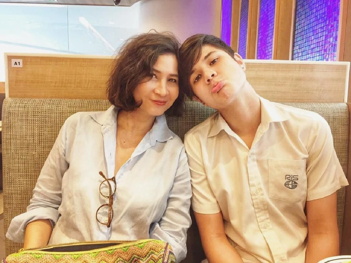 ส่องภาพ น้องอีตั้น ลูกชายคนเล็กของ หมิว ลลิตา โตเป็นหนุ่มหล่อโดนใจสาวๆ