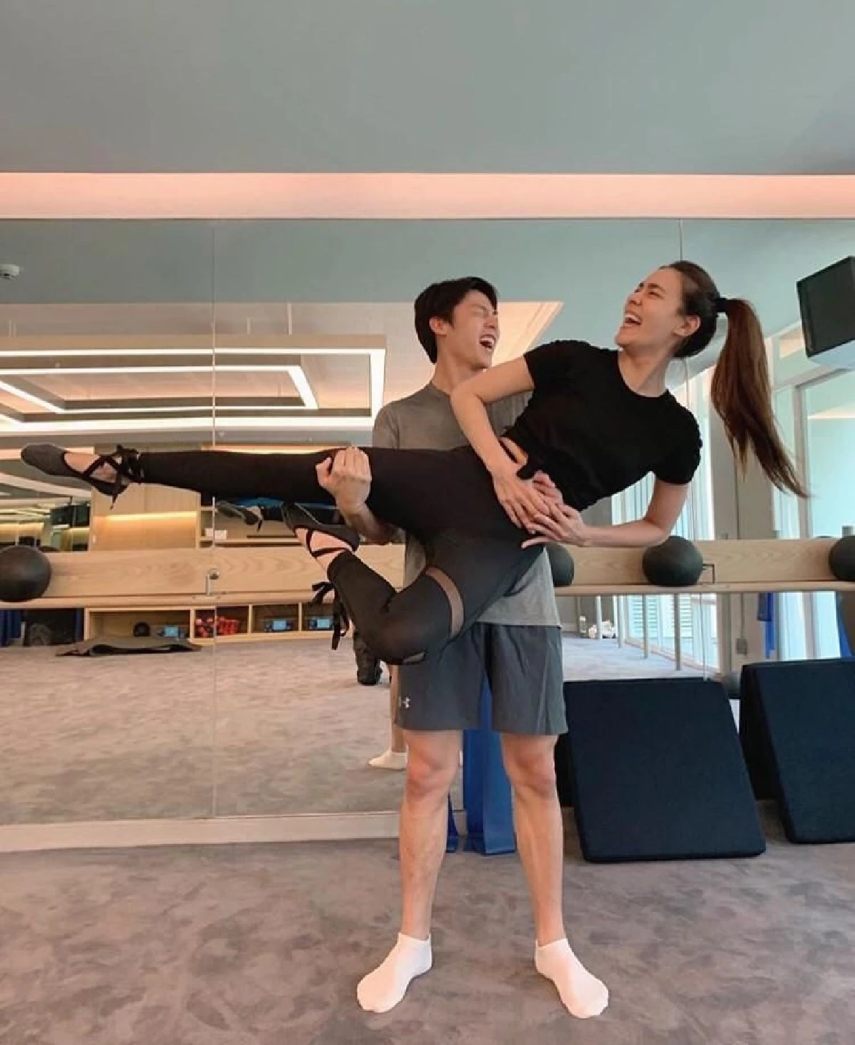 คิมเบอร์ลี่ อวดหน้าท้องแบนราบ จากนางเอกร่างอวบกลายเป็นสาวเอวเอส