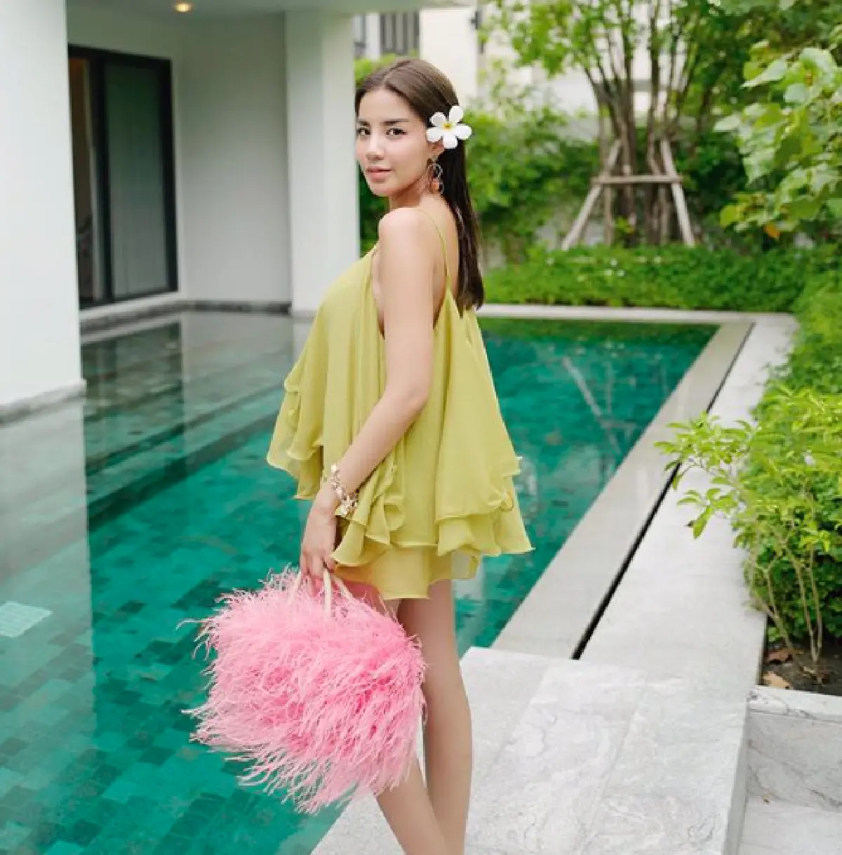 ไม่ทำให้ผิดหวัง! "ใบเตย อาร์สยาม" แซ่บซี้ดทุกชุดเที่ยวทะเลหัวหิน