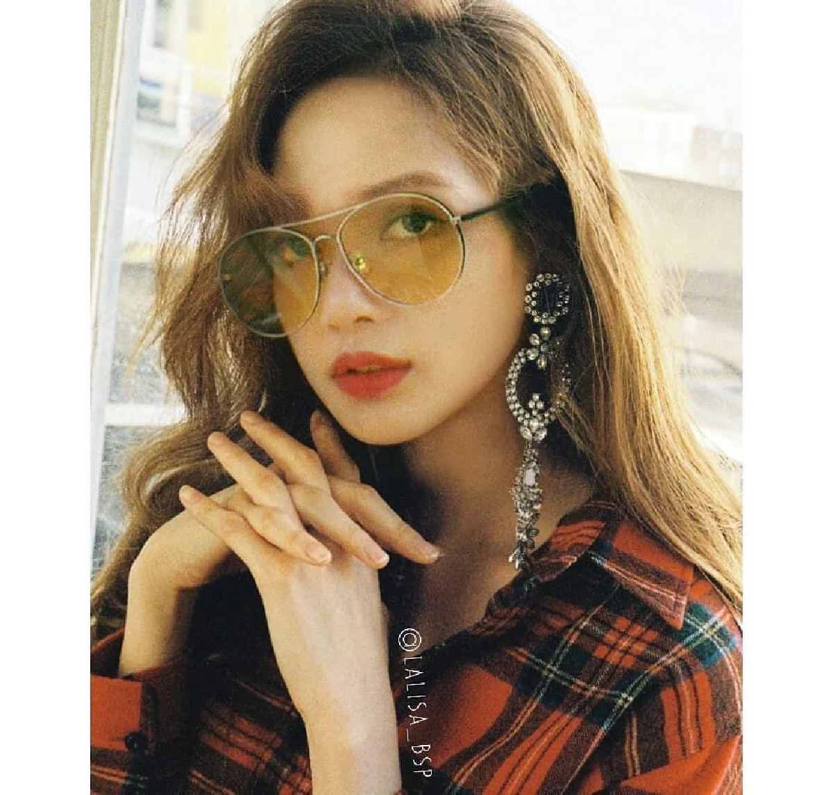 น่ารักไปอีกแบบ! "ลิซ่า BLACKPINK” แบบไม่มีผมหน้าม้า