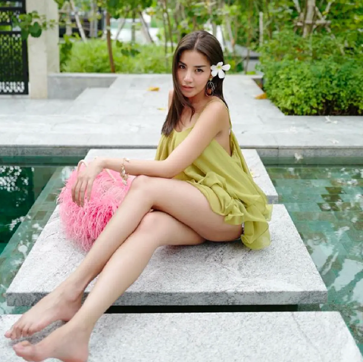 ไม่ทำให้ผิดหวัง! "ใบเตย อาร์สยาม" แซ่บซี้ดทุกชุดเที่ยวทะเลหัวหิน