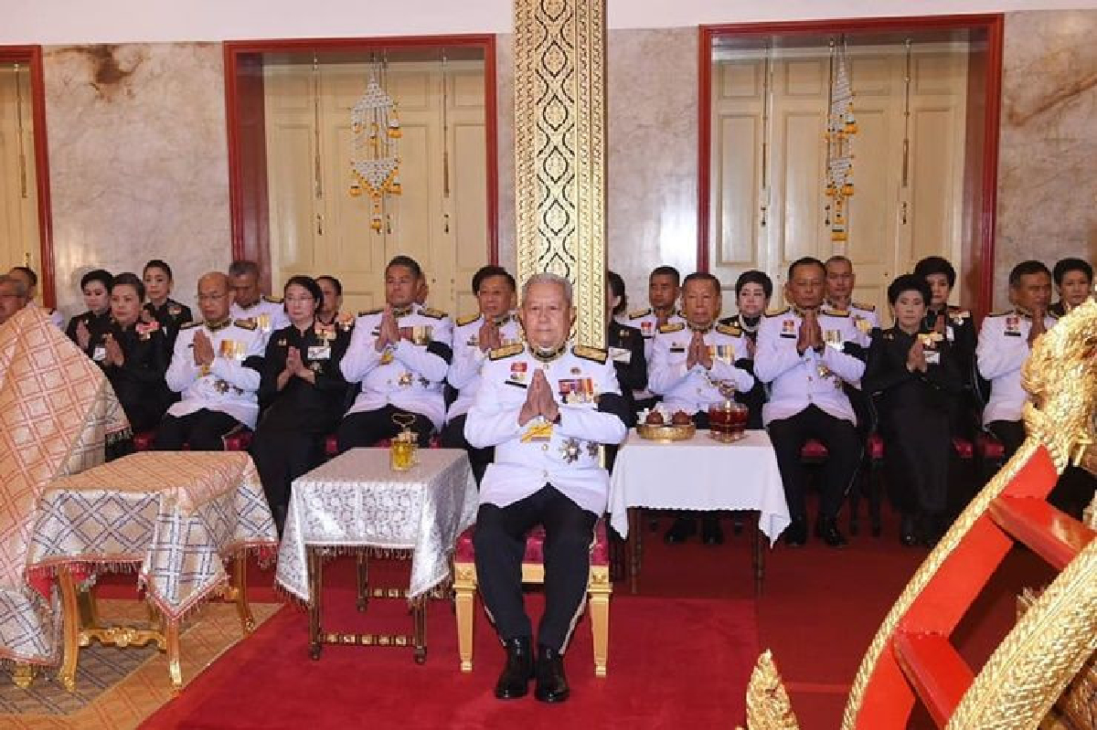 โปรดเกล้าฯ"สุรยุทธ์"เป็นผู้แทนพระองค์บำเพ็ญพระราชกุศลทักษิณานุปทาน7 วัน"พล.อ.เปรม" โปรดเกล้าฯ"สุรยุทธ์"เป็นผู้แทนพระองค์บำเพ็ญพระราชกุศลทักษิณานุปทาน7 วัน"พล.อ.เปรม"