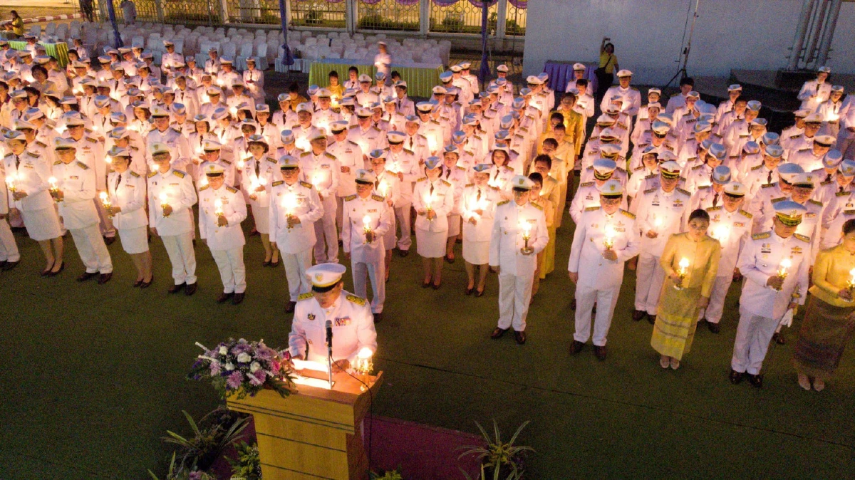 พสกนิกรปทุมธานีร่วมจุดเทียนชัยถวายพระพรชัยมงคล"พระราชินี"