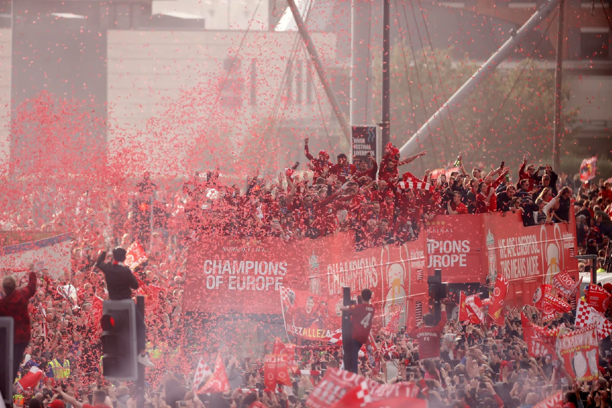 เดอะค็อปครึ่งล้านร่วมแห่ฉลองแชมป์ยูซีแอลสุดยิ่งใหญ่