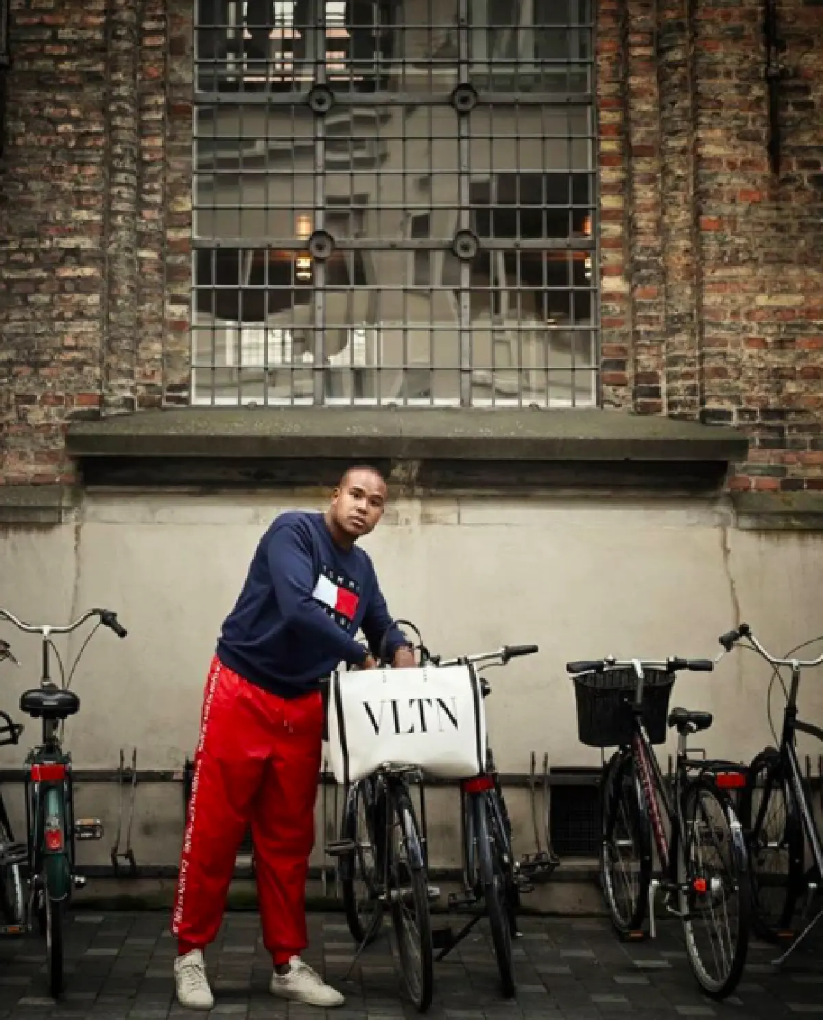 สามีมีหนาว!! “รัศมีแข" เผยสกิลความโหด เตะต้นกล้วยหักได้ในเวลาไม่กี่วิ