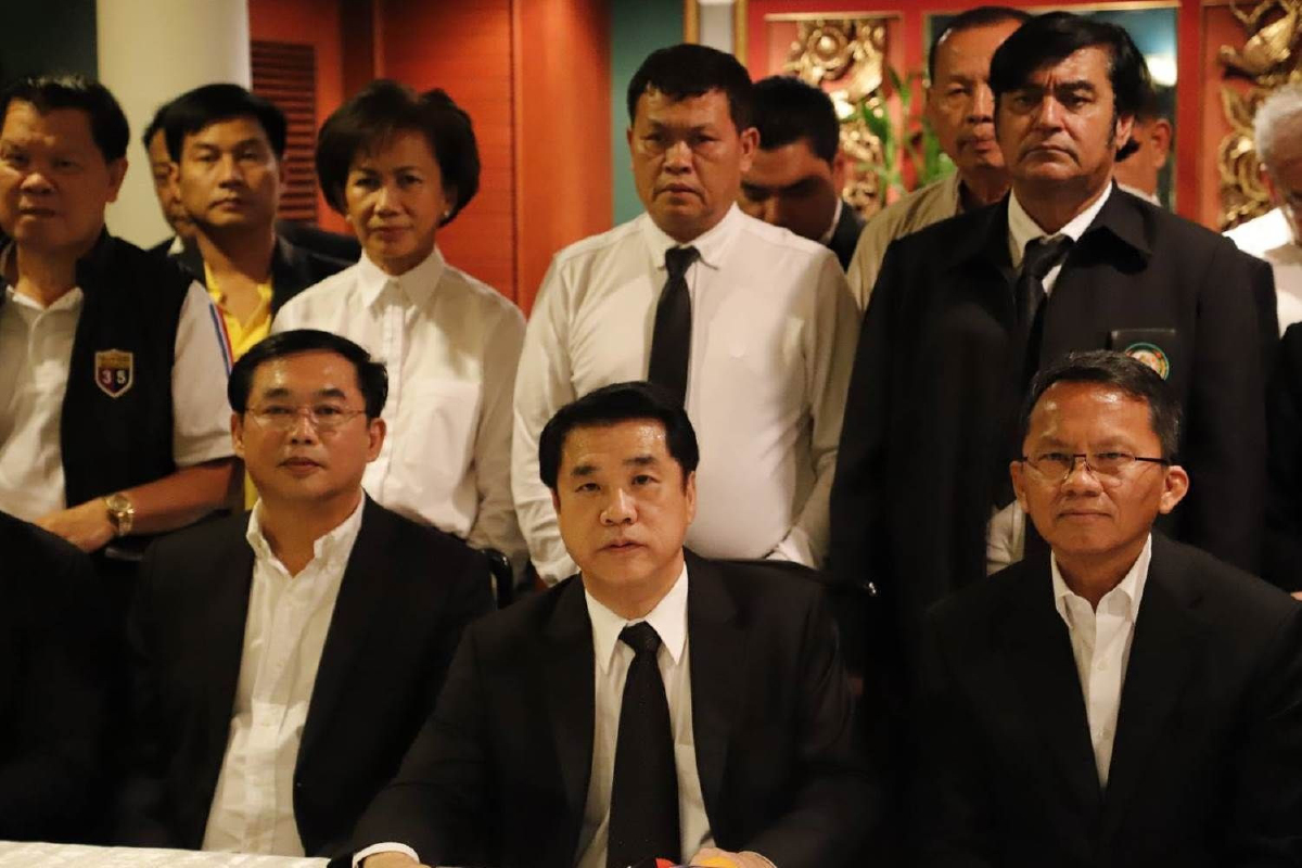 "สามมิตร"แสดงพลังหนุน"บิ๊กตู่"แลกเก็บกระทรวงสำคัญให้กลุ่ม "สามมิตร"แสดงพลังหนุน"บิ๊กตู่"แลกเก็บกระทรวงสำคัญให้กลุ่ม