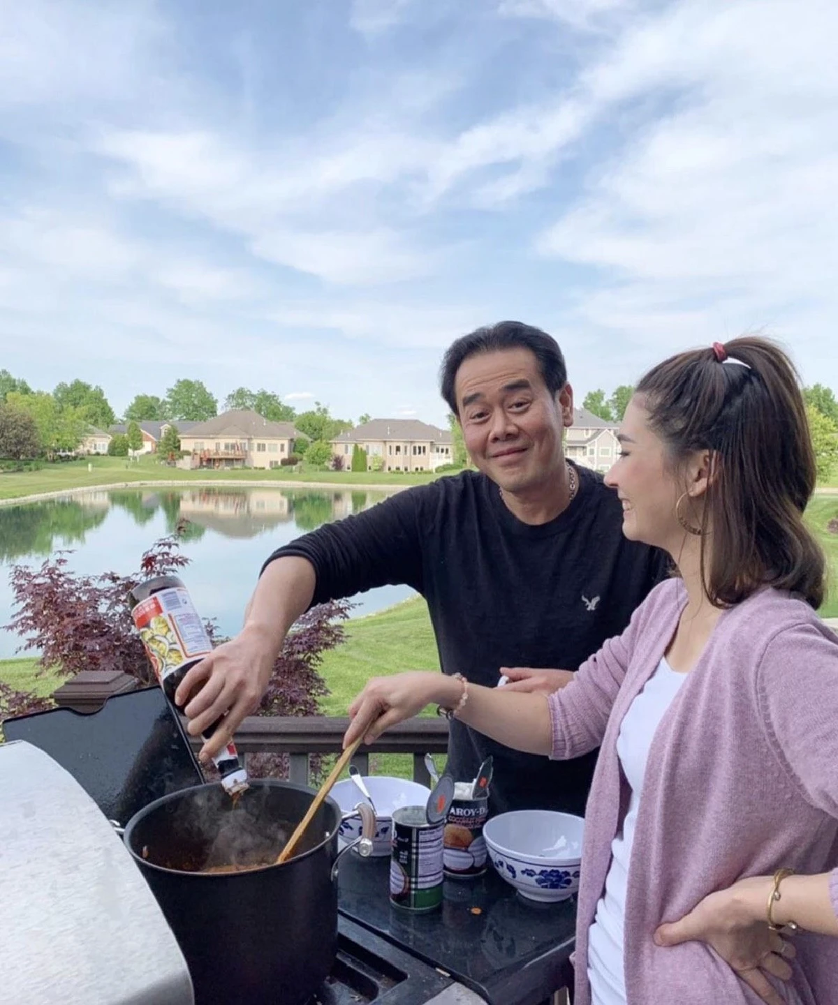 แรร์ไอเทม! เอมี่ เผยภาพคู่ เป๊ก-ธัญญ่า โชว์หวานหน้าบ้านที่อเมริกา