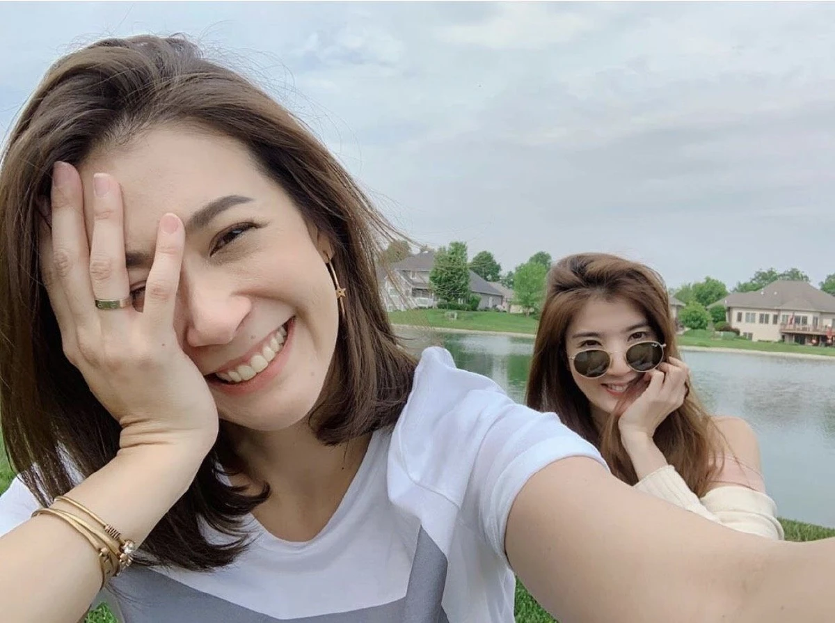 แรร์ไอเทม! เอมี่ เผยภาพคู่ เป๊ก-ธัญญ่า โชว์หวานหน้าบ้านที่อเมริกา