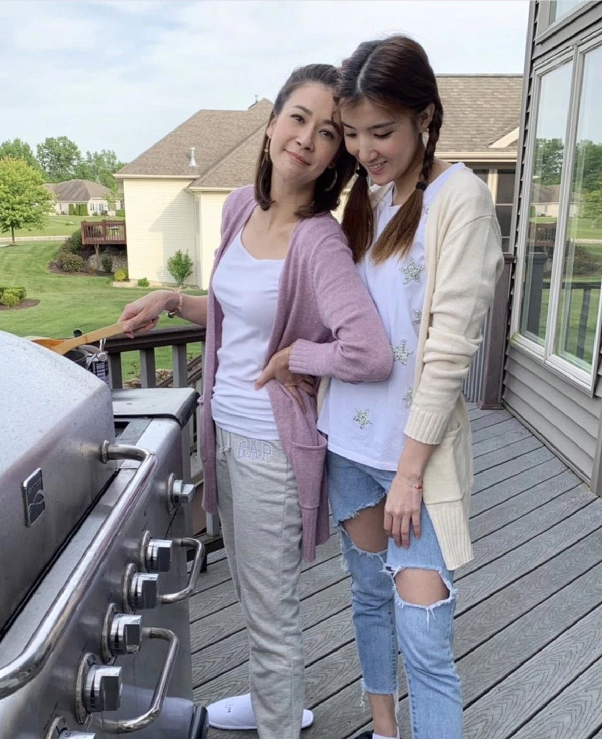 แรร์ไอเทม! เอมี่ เผยภาพคู่ เป๊ก-ธัญญ่า โชว์หวานหน้าบ้านที่อเมริกา