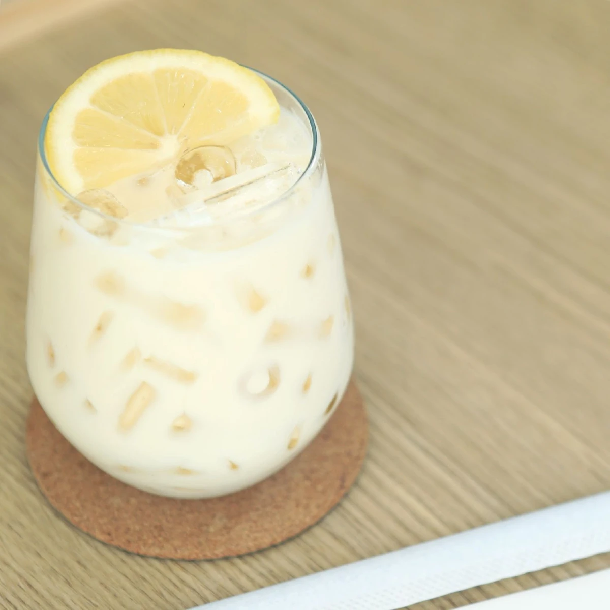 ปลุกตัวเองให้ตื่น เติมความสดชื่นกับเครื่องดื่มเฮลท์ตี้ที่ไม่มีกาเฟอีน