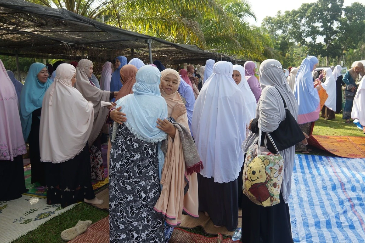 ชาวไทยมุสลิมอ.สุไหงปาดีร่วมฉลองฮารีรายออีฎิ้ลฟิตรี