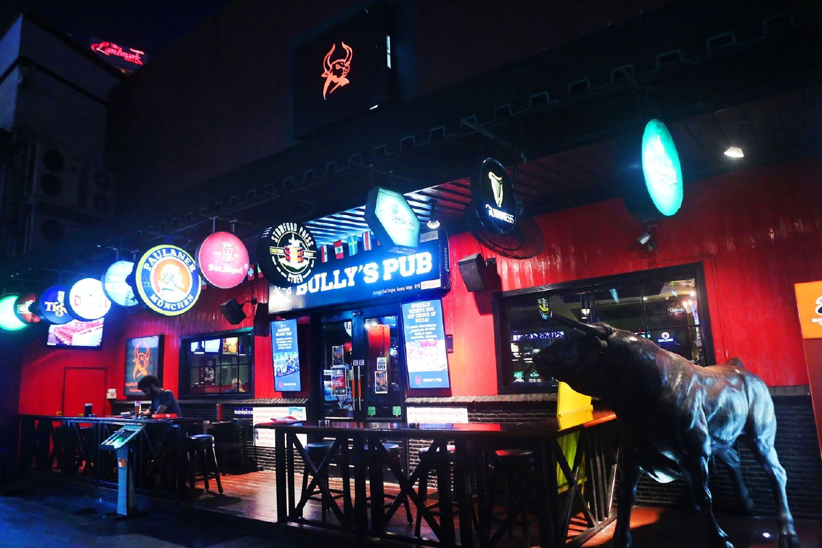Bully's Pub สปอร์ตบาร์ฐานลับนักแฮงเอาท์ จิบเครื่องดื่มเบาๆ เคล้าดนตรี Bully's Pub สปอร์ตบาร์ฐานลับนักแฮงเอาท์ จิบเครื่องดื่มเบาๆ เคล้าดนตรี
