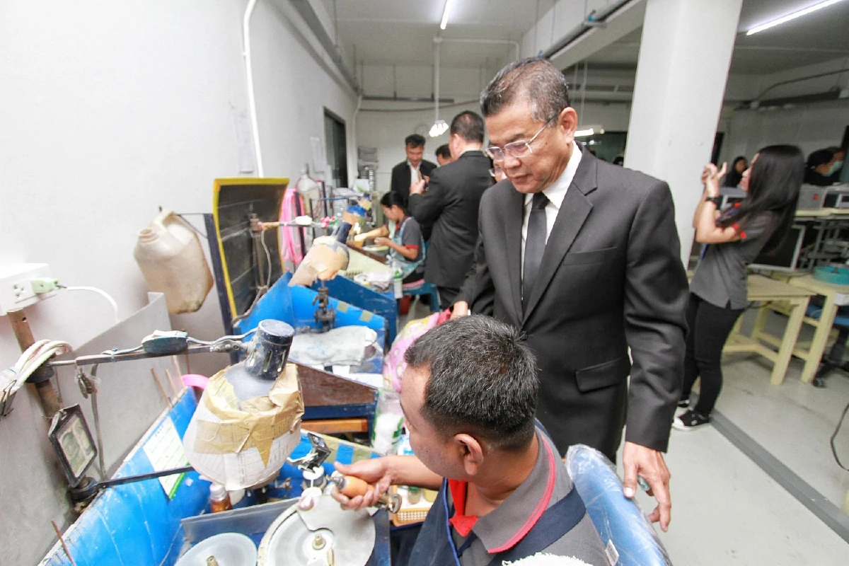 พ่อเมืองปทุมฯนำหัวหน้าส่วนรับฟังปัญหาจากผู้ประกอบการ