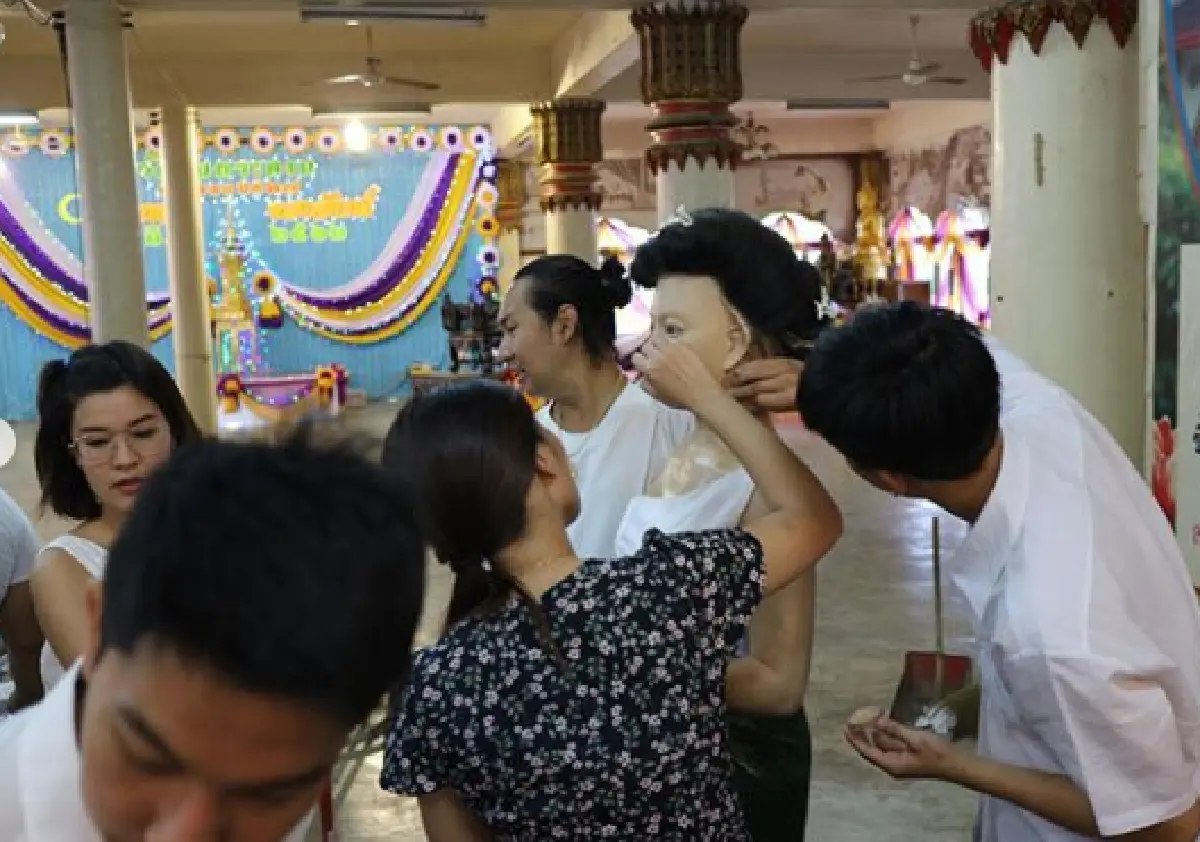 “เปาวลี” นำทีมแต่งหน้า-เปลี่ยนชุดใหม่ให้ "พุ่มพวง ดวงจันทร์” แถมยังเจอเรื่องชวนเหลือเชื่อ
