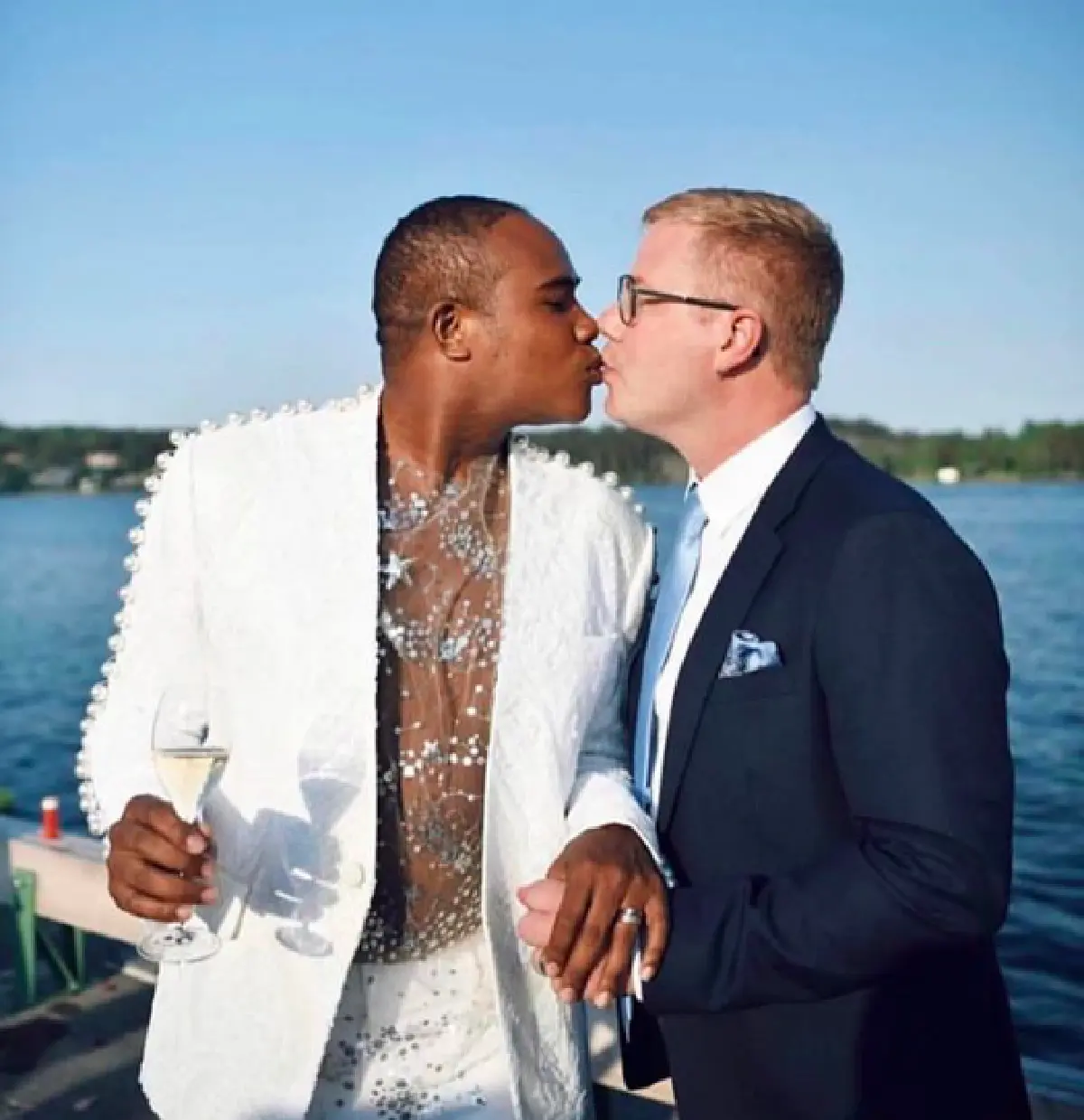 วิวาห์สุดชื่นมื่น “รัศมีแข” เข้าพิธีวิวาห์กับแฟนหนุ่มชาวสวีเดน หลังคบหามานาน 12 ปี