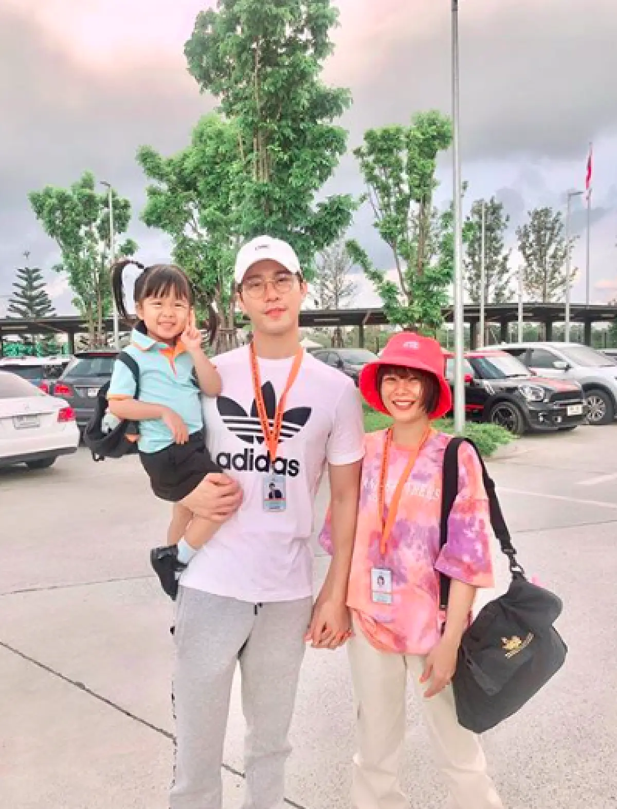 “บี้-กุ๊บกิ๊บ” เอาใจ “น้องเป่าเปา” หลังหนีเที่ยว ชวนมาสก์หน้าลายการ์ตูนสุดคิ้วท์สำหรับเด็ก
