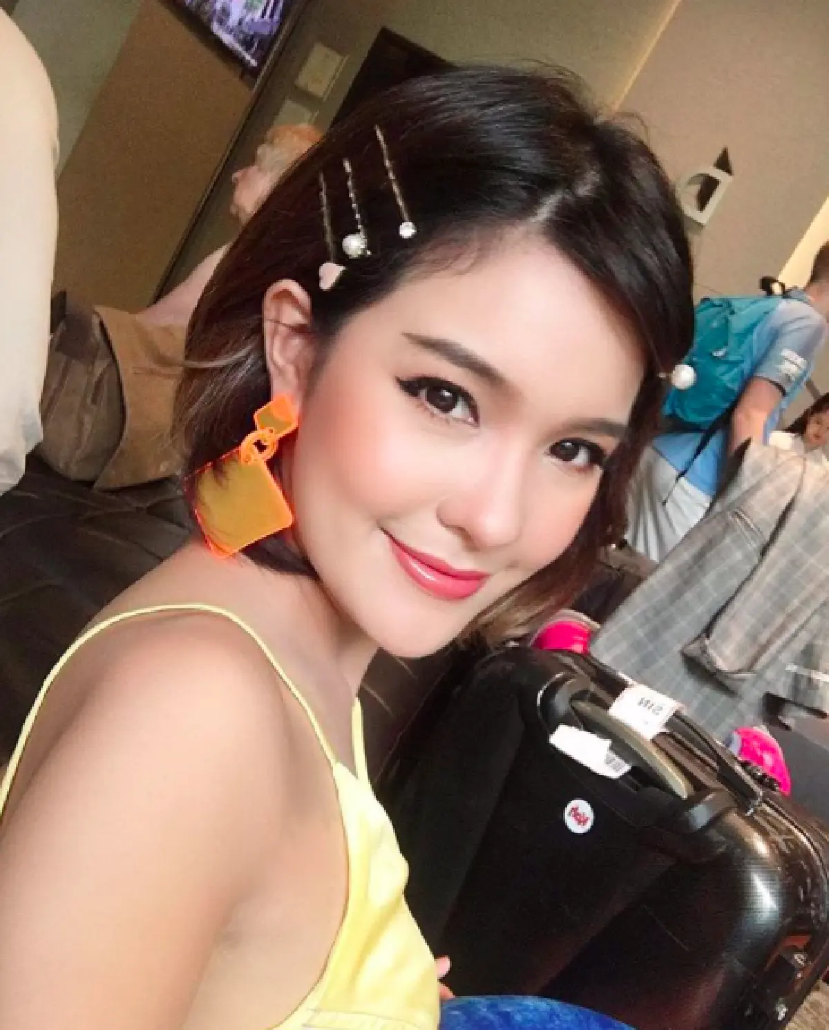 “เปาวลี” นำทีมแต่งหน้า-เปลี่ยนชุดใหม่ให้ "พุ่มพวง ดวงจันทร์” แถมยังเจอเรื่องชวนเหลือเชื่อ