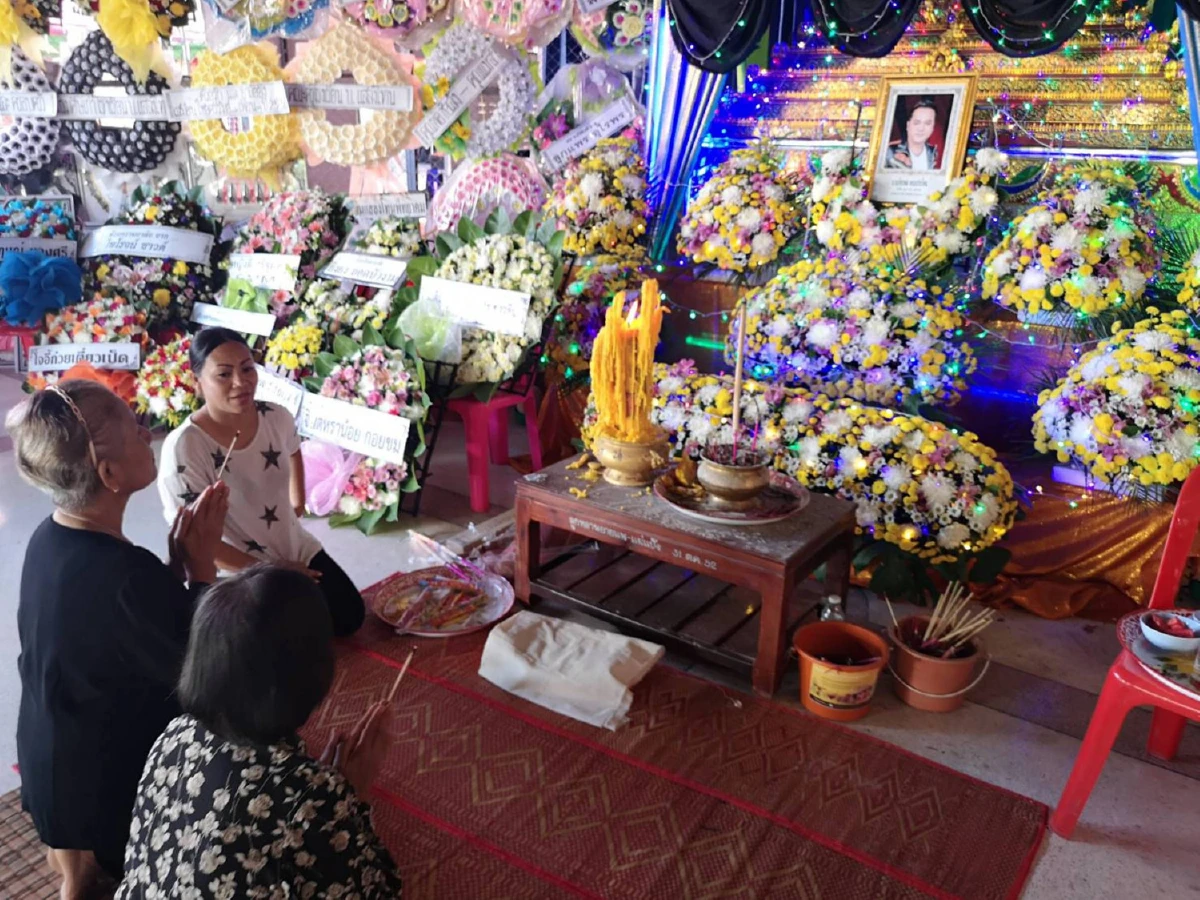 ภรรยาสานฝัน"เชิด ร็อคแสลง"สร้างหอระฆังถวายวัด