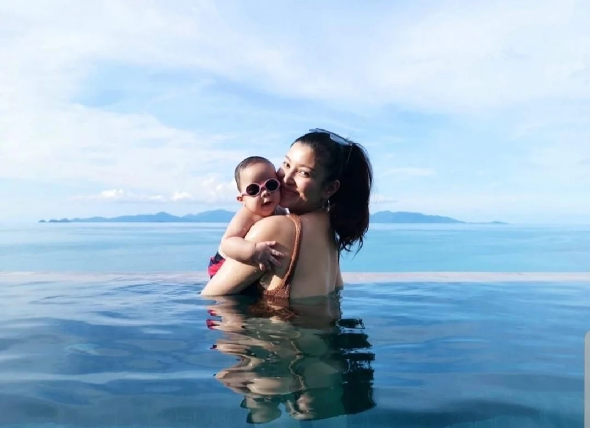 เอมมี่ มรกต จุ๊บปาก ไฮโซเจมส์ อ้อนสามีบอกลูกชาย สายน้ำ อยากมีน้องสาวแล้ว