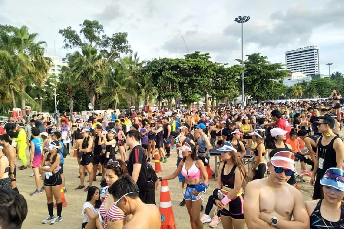 เมืองพัทยาจัดวิ่งBikiniบนชายหาดบันทึกสถิติโลก