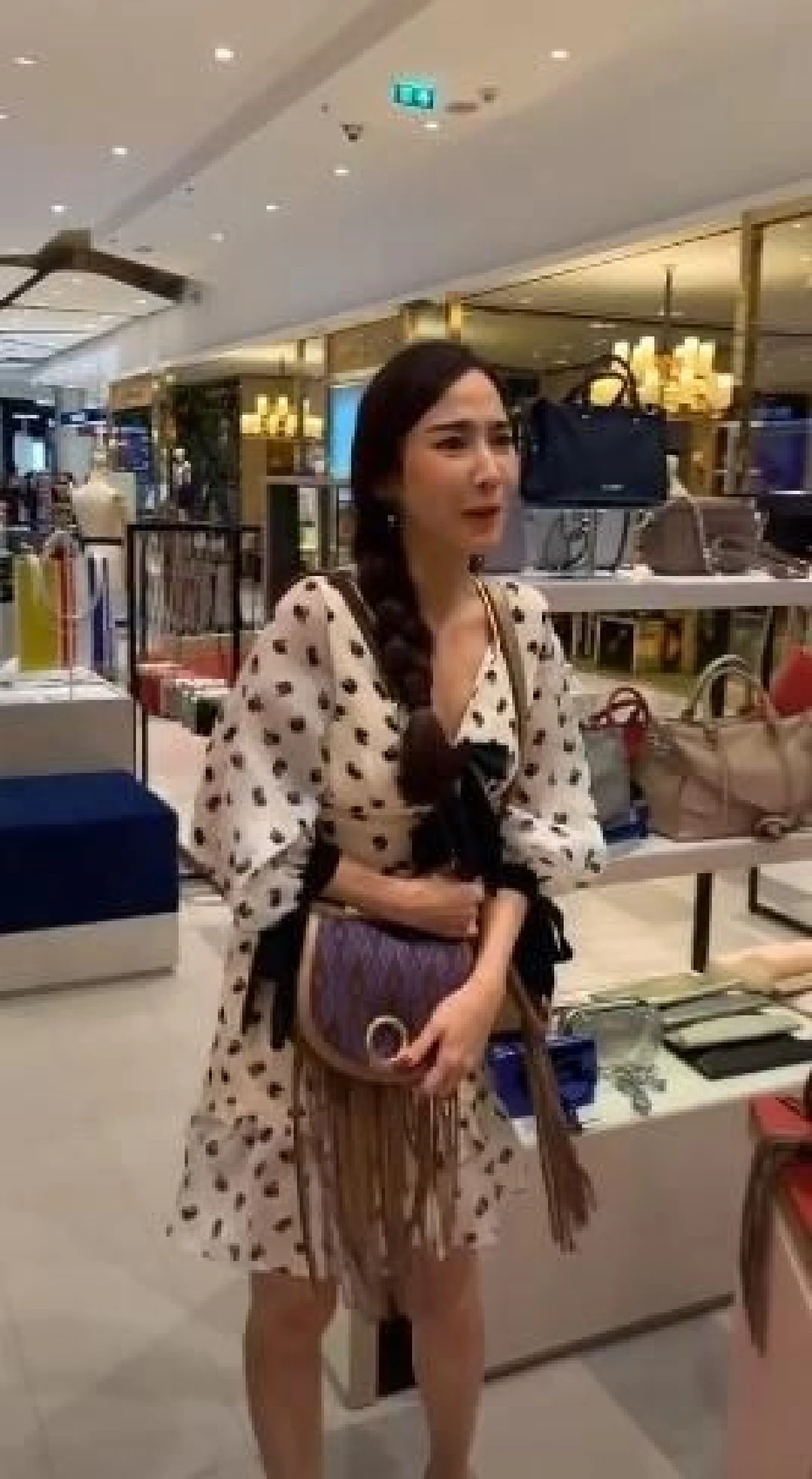 เก็บตกคนดัง! เจอวิกฤตน้ำท่วมรถติดหนักมาก สุดท้ายต้องลงเดิน-นั่งวิน