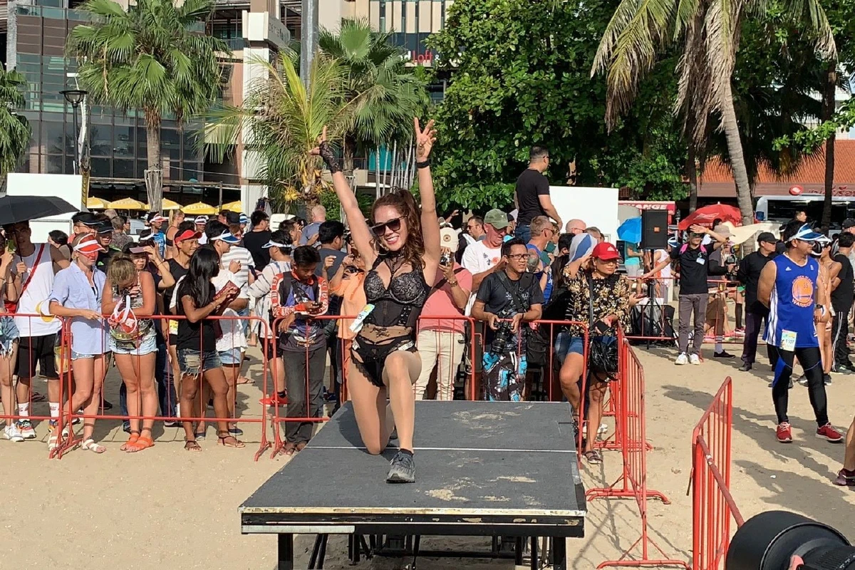 เมืองพัทยาจัดวิ่งBikiniบนชายหาดบันทึกสถิติโลก