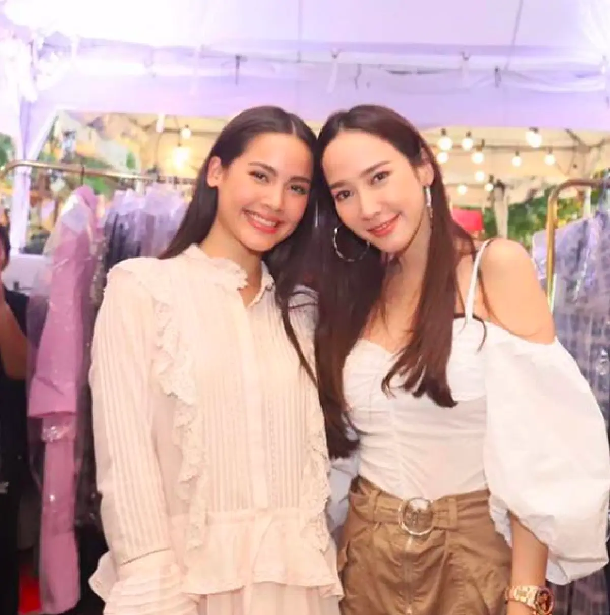 ต่างคนต่างติ่ง! "อั้ม-ญาญ่า" โคจรมาเจอกันดีใจกันสุดฤทธิ์ กอดกันแน่น ฟินๆ กันไป