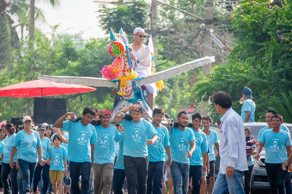 ประเพณีแห่นาคบนหลังหงษ์สนุกสุดมันส์หาดูยาก ประเพณีแห่นาคบนหลังหงษ์สนุกสุดมันส์หาดูยาก