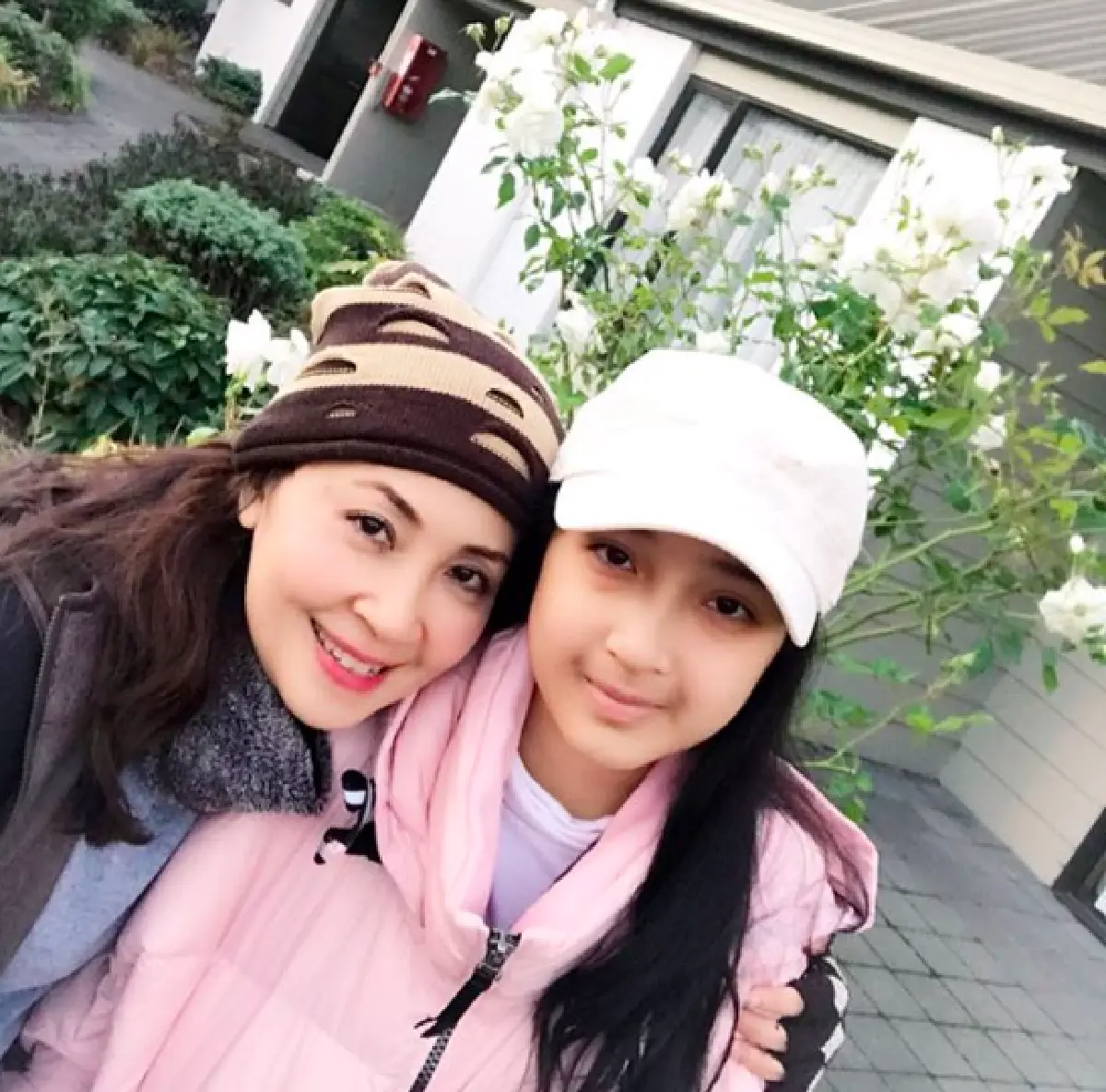 ดูนางให้ดูแม่ "น้องเนย" ลูกสาวสุดที่รัก "กวาง กมลชนก” โตเป็นสาวสวยขึ้นทุกวัน